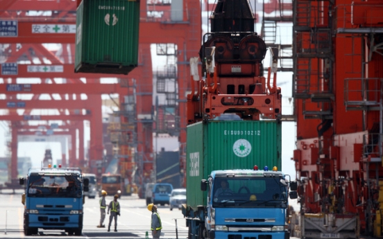 Japan exports fall on global slowdown