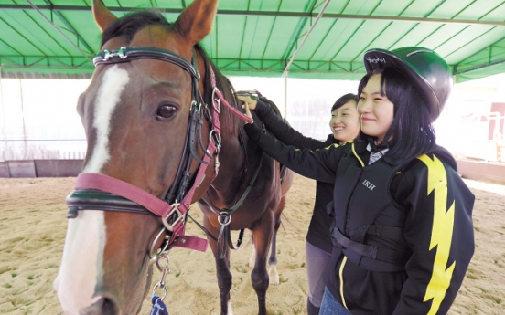 Riding helps heal strained teens