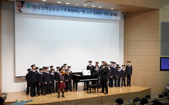 Vienna Boys Choir sing for child patients