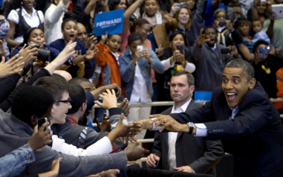 Obama, Romney make last push in tight race