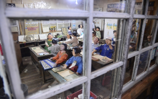 Walking down the streets and alleyways of post-war Korea