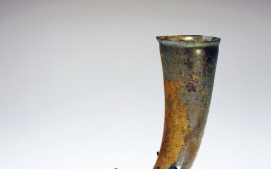 Exhibition tracks down 3,000-year history of glass