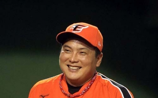 Hanwha slugger Kim Tae-kyun donates 100m won