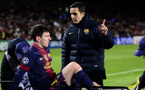 Messi hurt as Barca qualifies