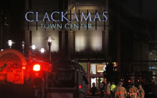 Three dead, including gunman, in U.S. shopping mall shooting