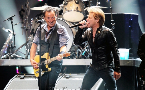 Rock stars shine at gig for Hurricane Sandy victims