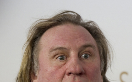 Depardieu ‘giving up French passport’