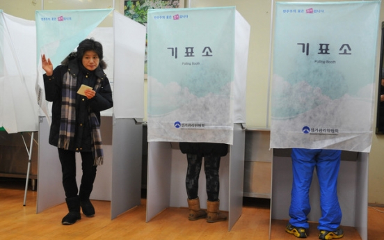 S. Koreans go to vote as Park-Moon race hinges on turnout