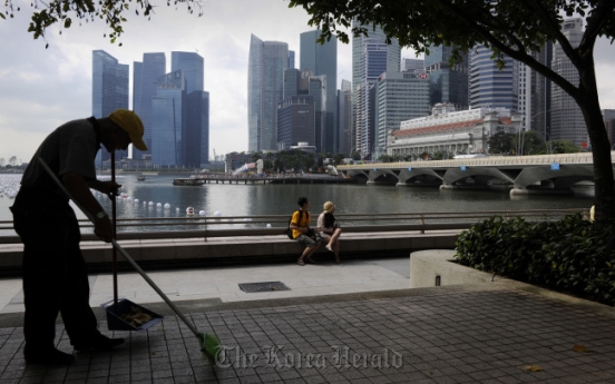 Singapore growth averts recession