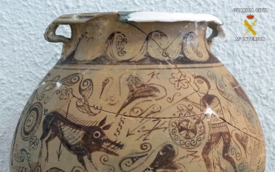 Spanish police seize plundered ancient vase