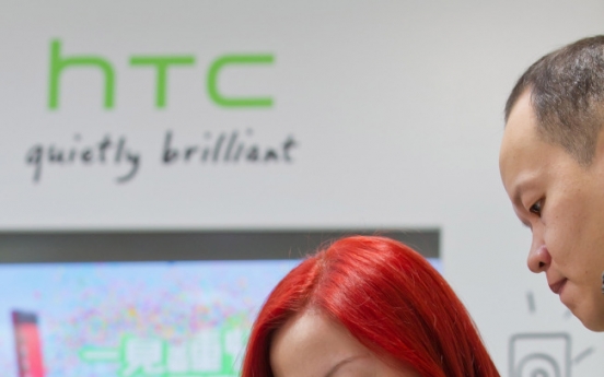 HTC shrugs off Apple battle