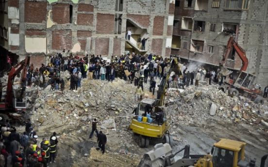 Collapse of apartment building in Egypt kills at least 25