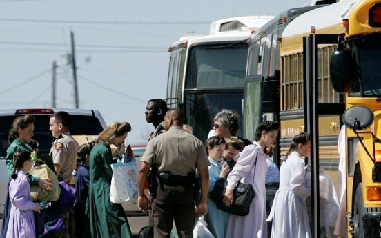 Probe over U.S. polygamous sect, fleeing women