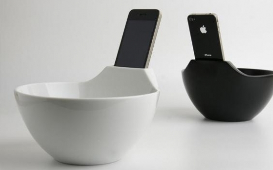 Taiwanese ramen bowl has iPhone dock