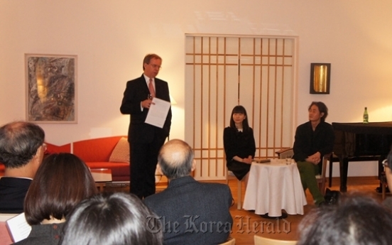 Swedish envoy hosts avant-garde novelist