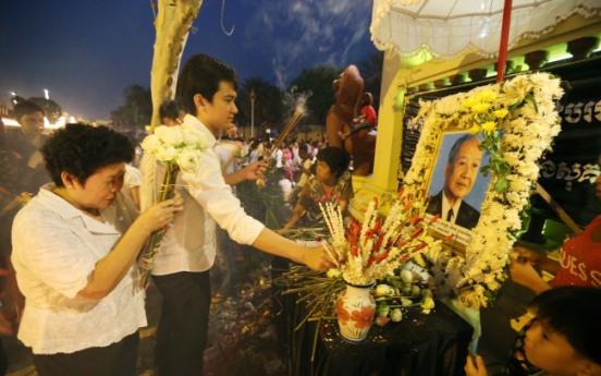 Cambodia mourns as ex-king cremated