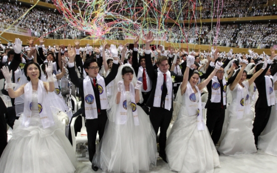 First mass wedding held since church founder’s death