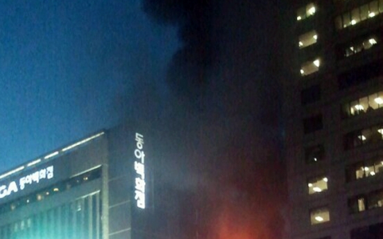 Fire breaks out at department store in Daegu