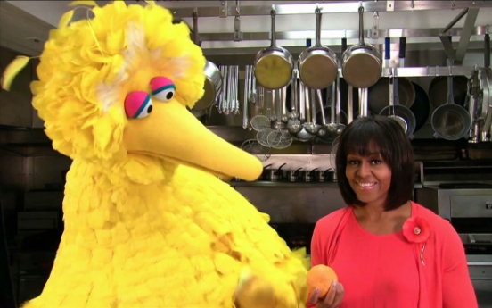 Big Bird repays Obamas with healthy eating ad