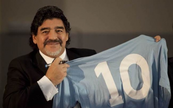 Maradona appears to have a new girlfriend