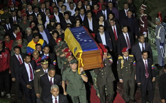 Chavez’s body lies in state for farewell