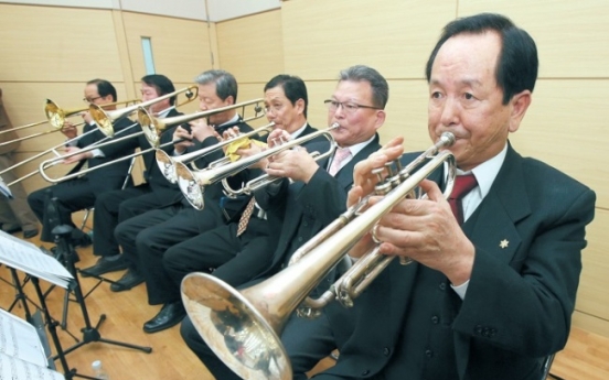 Koreans learn how to play as they retire faster