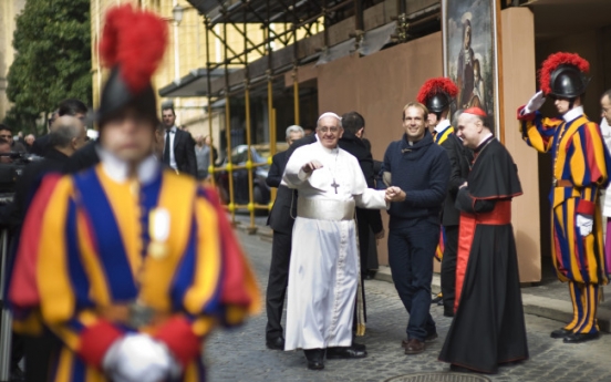 Pope wades into crowds in the streets