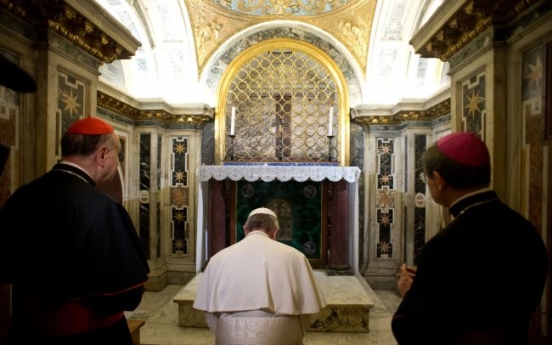 Pope visits St. Peter’s tomb under Vatican