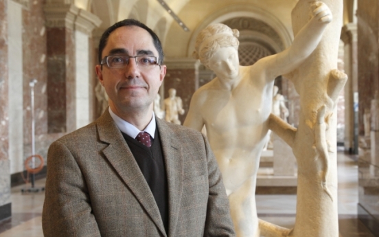 Louvre names antiquities expert as its new director