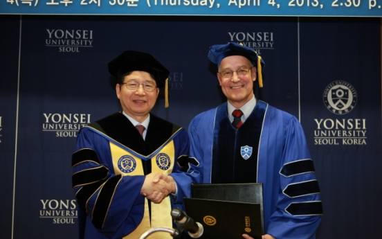 Head of Oxford receives honorary doctorate from Yonsei University