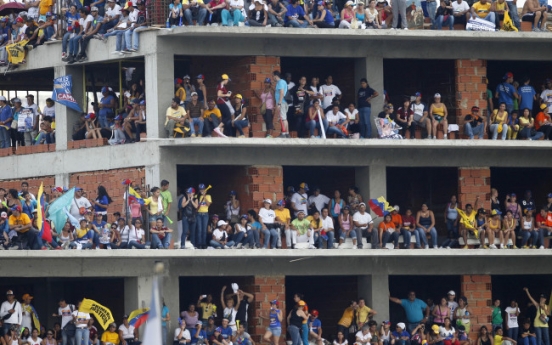 Capriles supporters rally in streets of Caracas