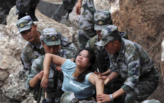 Huge rescue effort as China quake toll rises