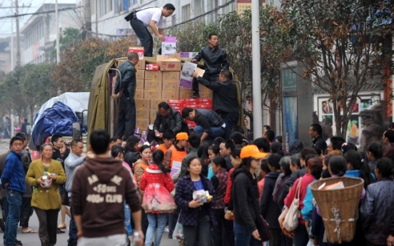 China rushes relief to quake-hit region