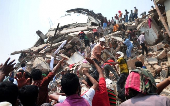 Bangladesh building toll reaches 290