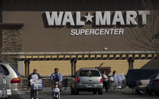 Wal-Mart takes back top spot in Fortune 500