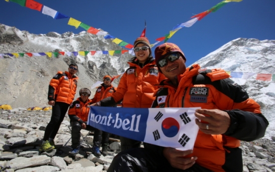 Korean climbs Himalaya peaks without oxygen