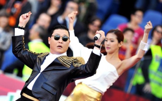 Italian soccer fans boo Psy