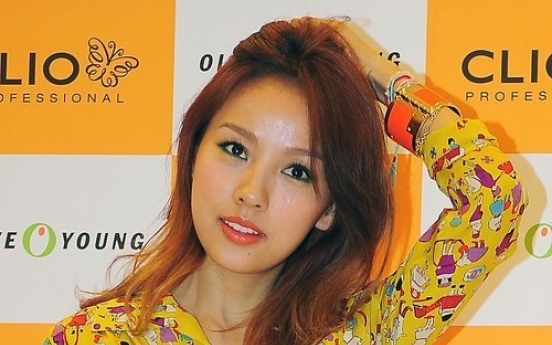 Lee Hyori’s ‘Monochrome’ sweeps charts