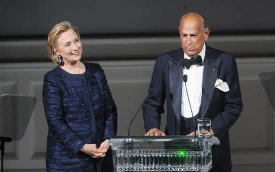 Fashion world applauds de la Renta ― and Clinton