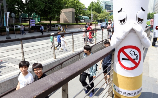 ‘Smoke-free zone’ goes into effect, affecting bars, cafes