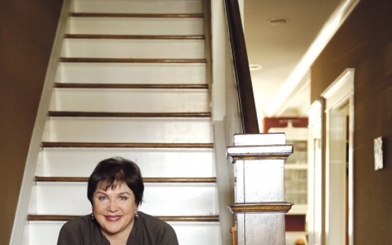 Julia Sweeney keeps it light, even amid family and personal tragedy