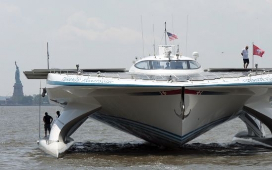 Solar-powered boat shines in N.Y.