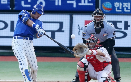 Samsung's Lee Seung-yeop becomes all-time home run leader in S. Korean baseball