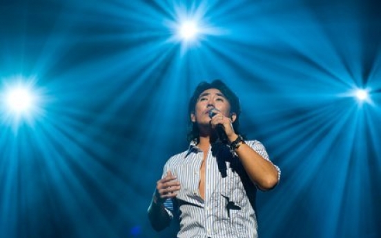 Lee Seung-chul is back, tops K-pop Billboard