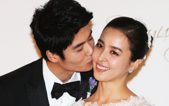 [Photo News] Soccer player Ki marries Han Hye-jin