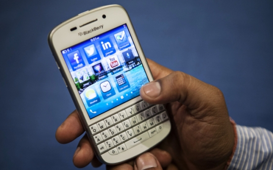 BlackBerry fades as third phone contender with Apple, Google