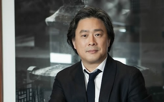 Director Park Chan-wook directs music video