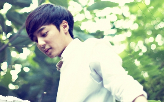 Eyelike: Roy Kim’s 1st album showcases soothing vocals