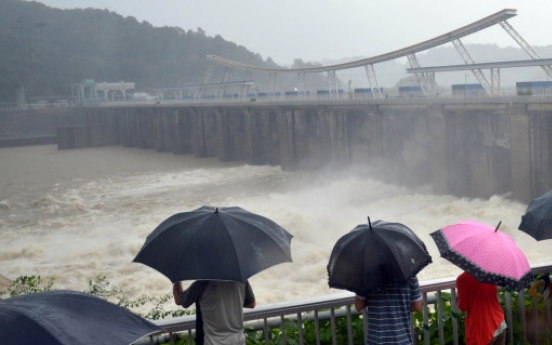 [Photo News] Floodgates open