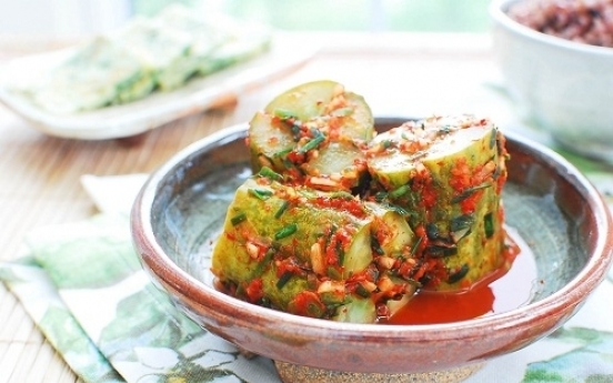 Oi sobagi (stuffed cucumber kimchi)